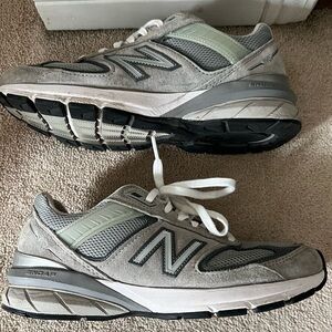 New Balance 990 V5 Sneakers - size 7 womens